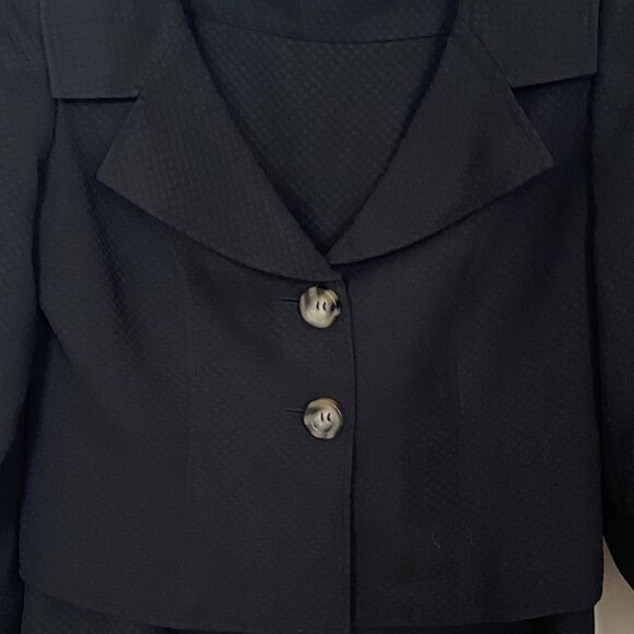 Classic Women's Black 2-piece Skirt Suit / Size 10 / Vintage-Inspired Jackie O - Picture 6 of 8